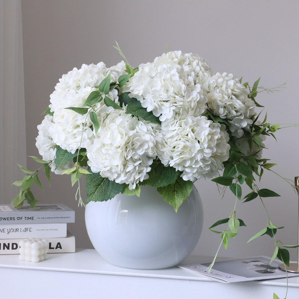 grtefhu faux white hydrangeas bouquet with realistic petals for wedding decor.