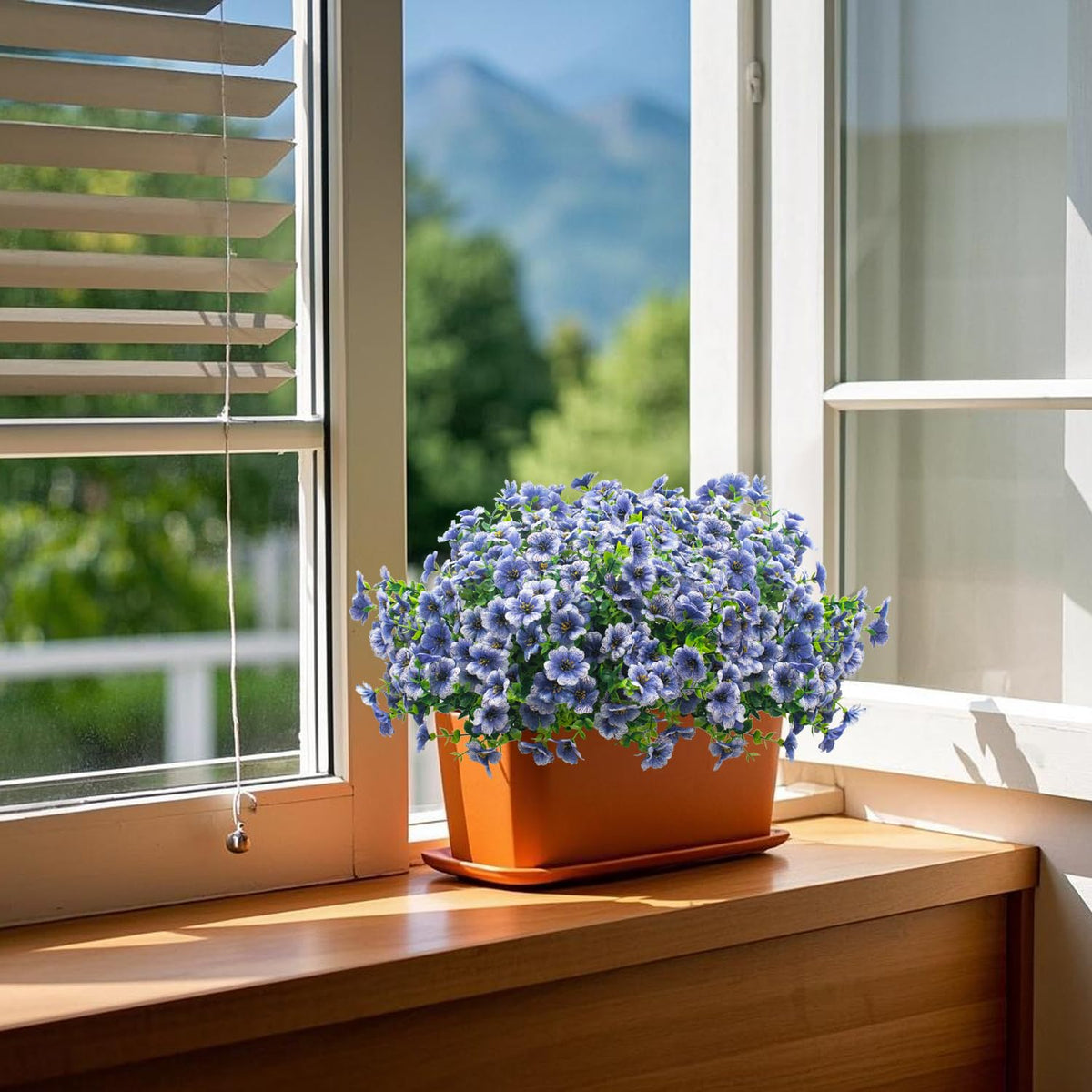 Grunyia blue daisy wedding decor creates a timeless, carefree centerpiece.
