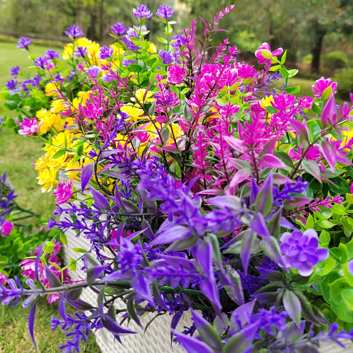 Grunyia full-size artificial flowers with 7 stems for lush arrangements.