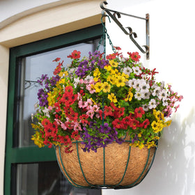 Grunyia instant garden ambiance with realistic low-maintenance floral accents