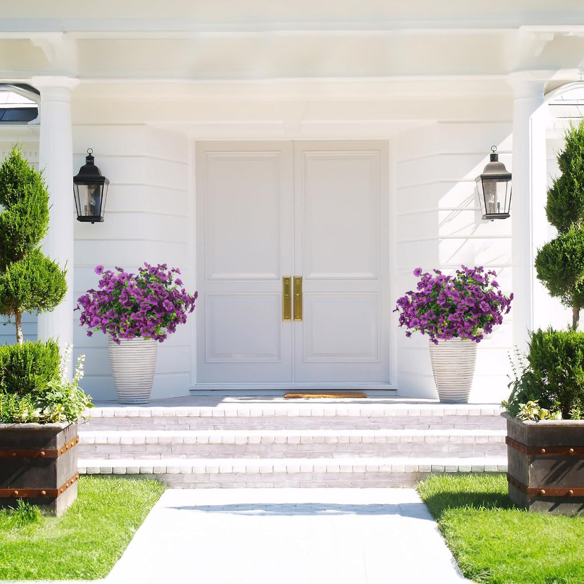 Grunyia outdoor daisy bundle creates a focal point on porches.