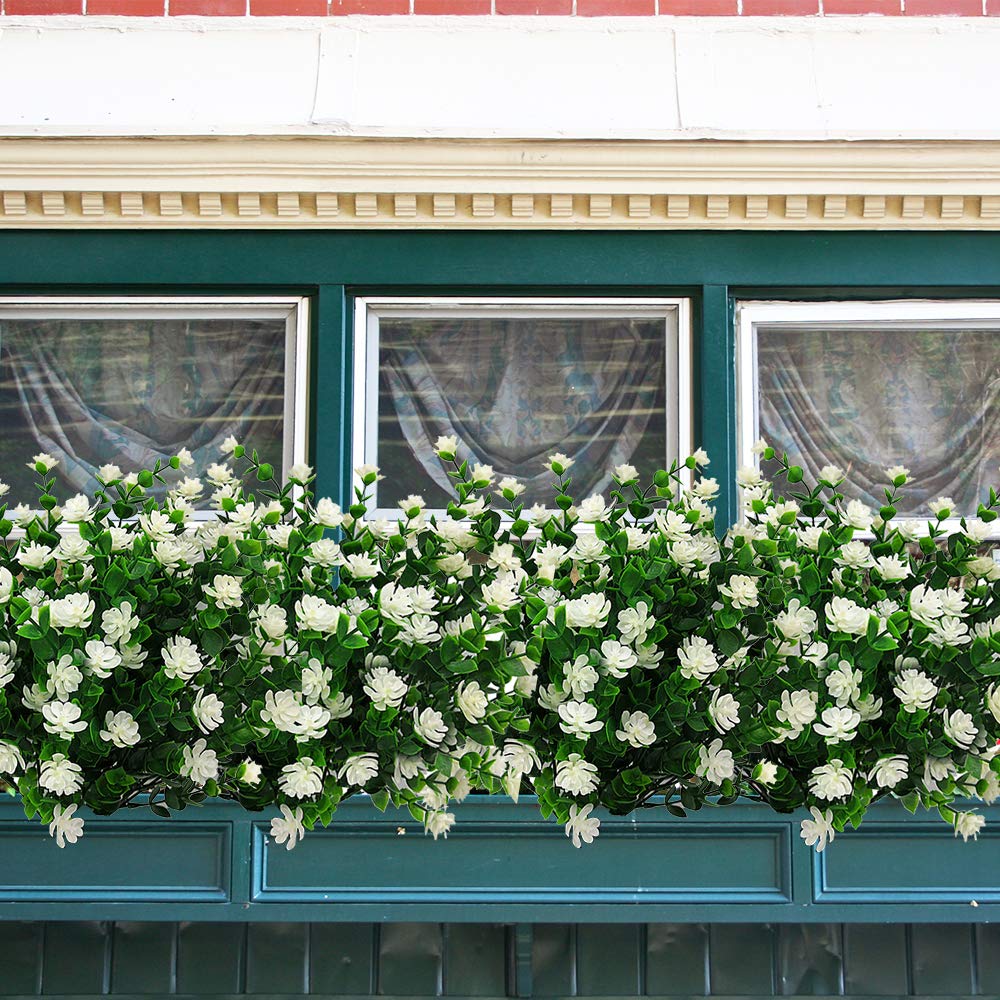 Grunyia outdoor-ready greenery designed to endure sun and weather conditions