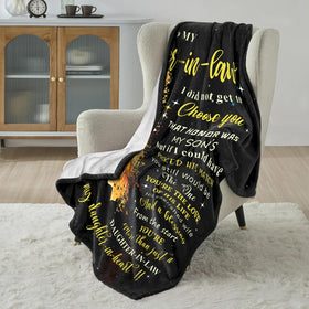 Gtouaz blanket used as a picnic companion for outdoor moments.