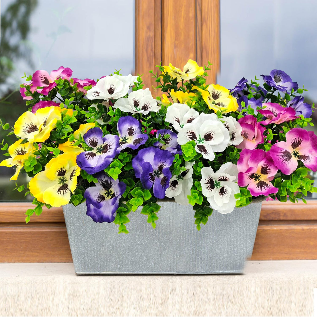 Guagb twelve-bundle set enables versatile color arrangements for outdoor spaces.