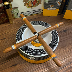 GUEVARA easy-clean porcelain ashtray suitable for indoor tables.