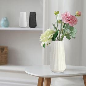 GUKJOB ribbed vase with smooth mouth for easy cleaning.