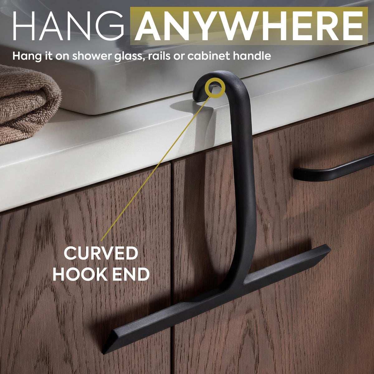 GÜTEWERK ergonomic-grip squeegee: comfortable handle for steady control during bathroom cleaning.