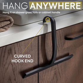 GÜTEWERK ergonomic-grip squeegee: comfortable handle for steady control during bathroom cleaning.