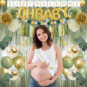 Guudmua mommy-to-be sash highlights the guest of honor in style.