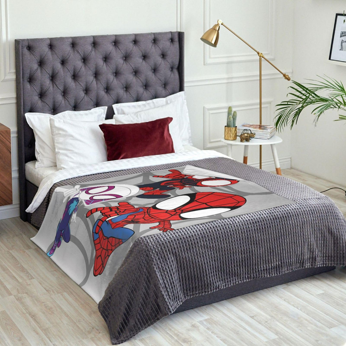 GVIOOEI Spider Blanket on bed showcasing generous 60x50 size