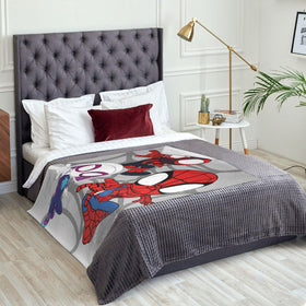 GVIOOEI Spider Blanket on bed showcasing generous 60x50 size