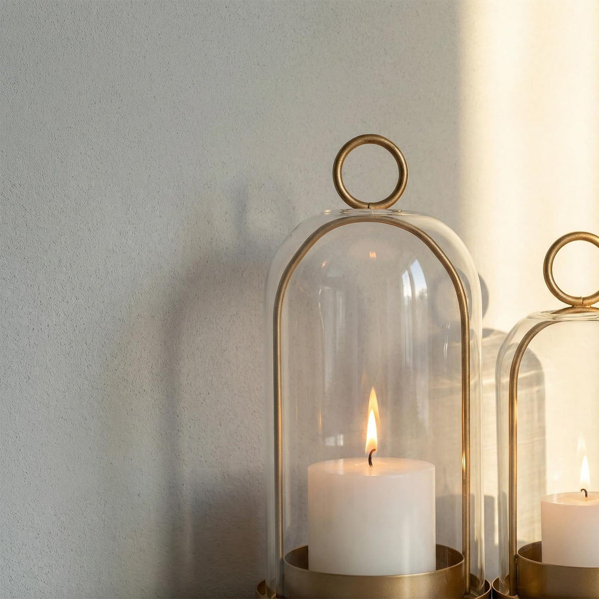 Tabletop centerpiece with GYKLE lantern creates a warm candlelit focal point.