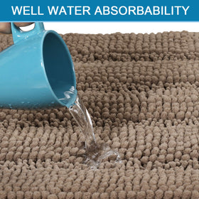 H.VERSAILTEX striped bathroom rug adds modern decor