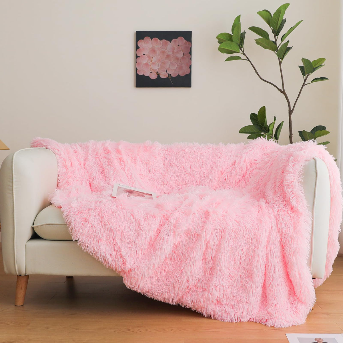 HAIHUA close-up of soft mink fleece reverse for a plush feel.