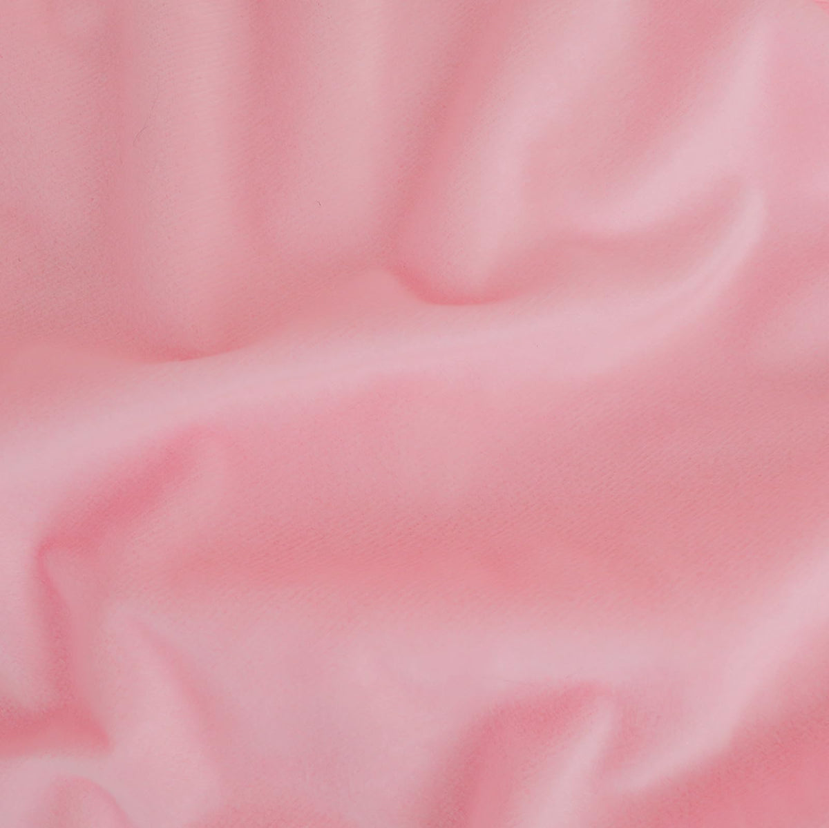 HAIHUA blanket stays soft after washing without fading or shedding.