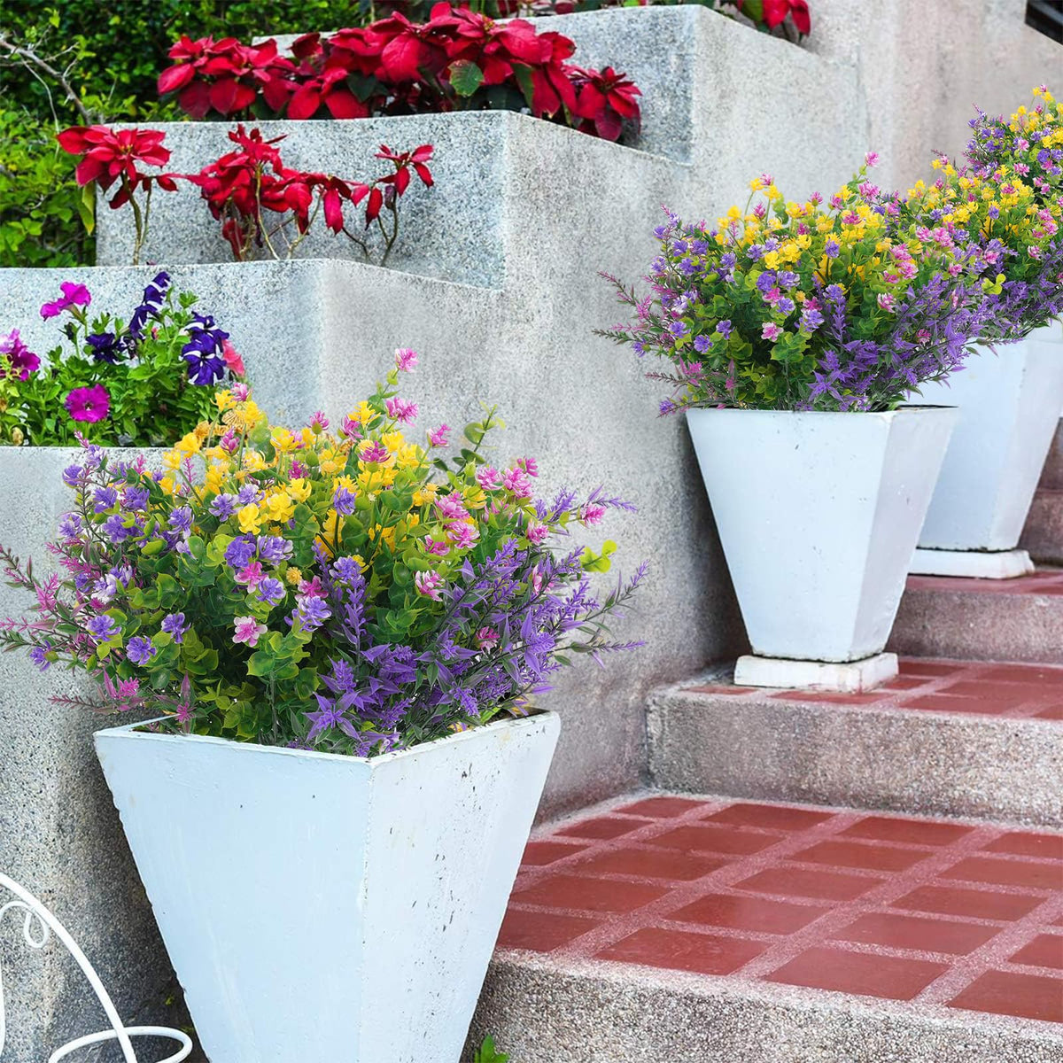 Hananona 12-stem bouquet simplifies decorating outdoor spaces