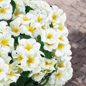 Outdoor wedding-ready geranium bouquet from Hananona for events