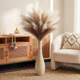 Hanobe bedroom corner display adding warm balance