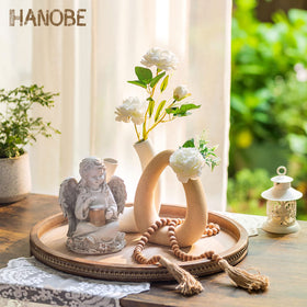 Hanobe white-washed tray with detailed edge for easy display
