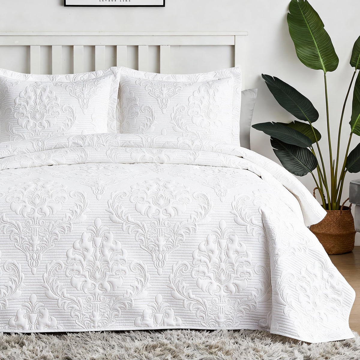Hansleep white quilt king on bed setup for all-season comfort