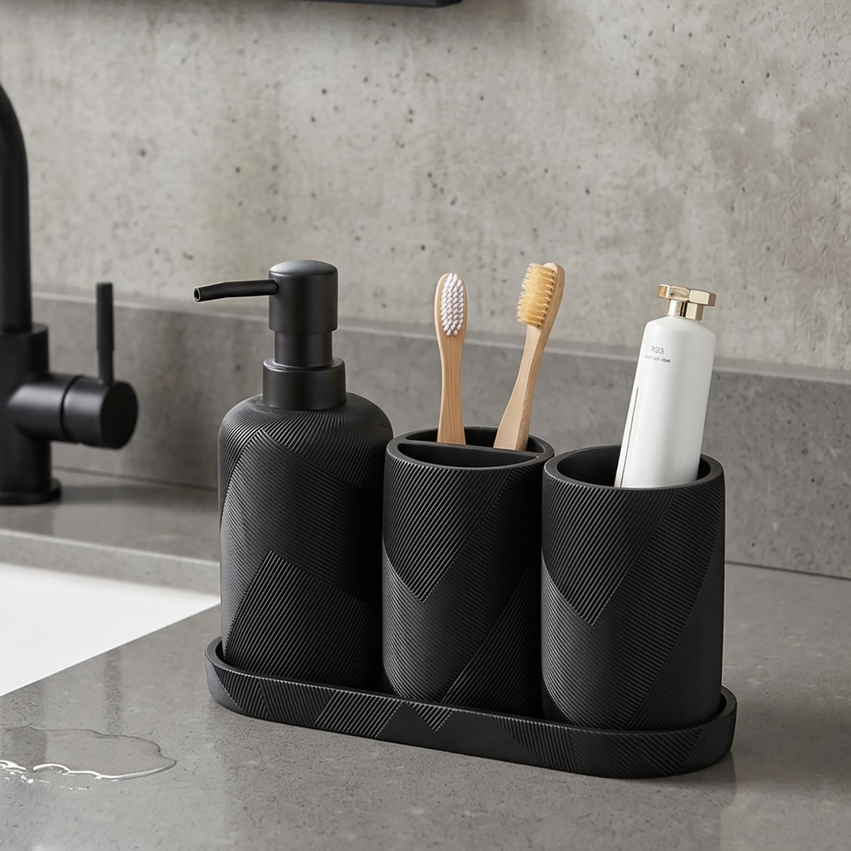 Haocoott soap dispenser 300ml with matte black finish for easy soap access