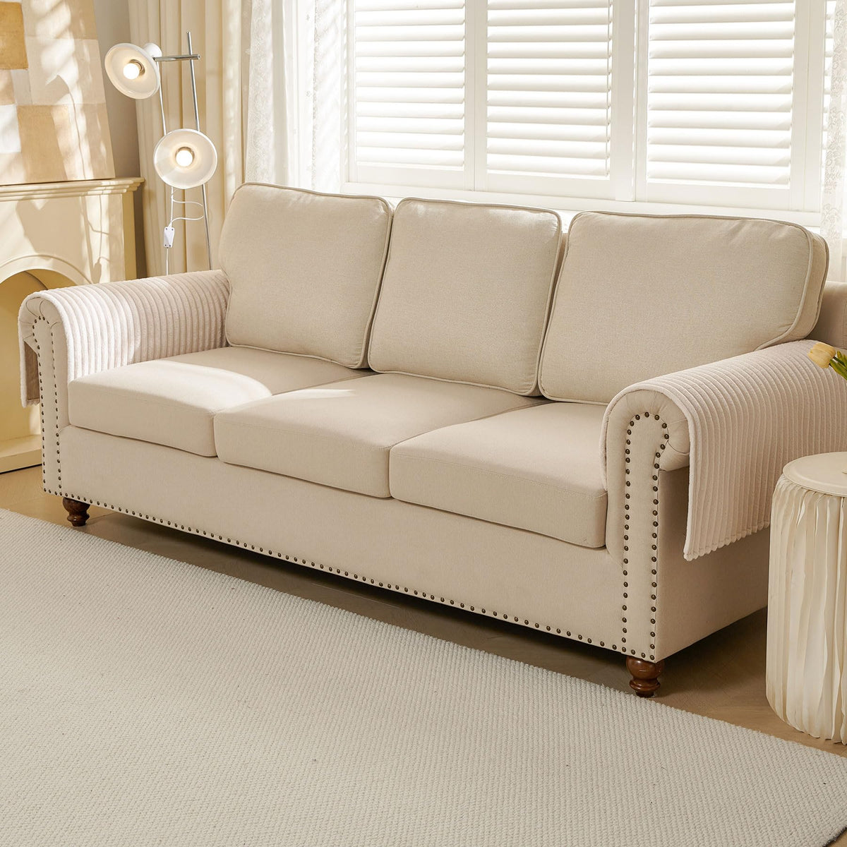 HAOMAIJIA easy-clean couch protector simplifies maintenance after pet use.
