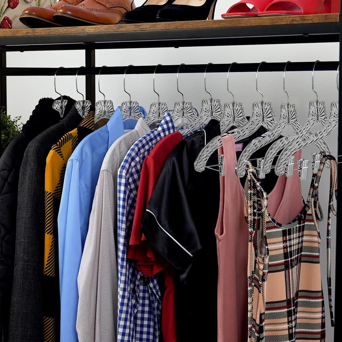 HARDW 360° swivel hook enables easy access from any rack side