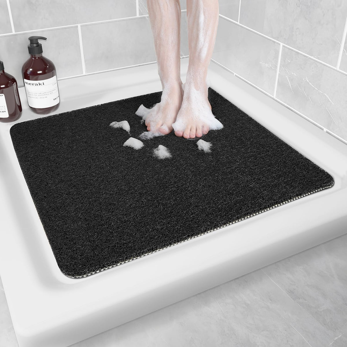 Hargiis non-slip bathtub mat close-up texture for foot comfort and grip.
