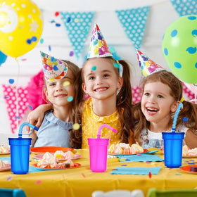 Haundry spill-proof lid design minimizes mess during play and serving.