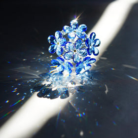 H&D HYALINE & DORA handcrafted forget-me-not close-up shows meticulous facets.