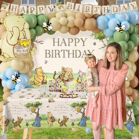Heboland 3D Winnie foil balloon adds dimensional charm.