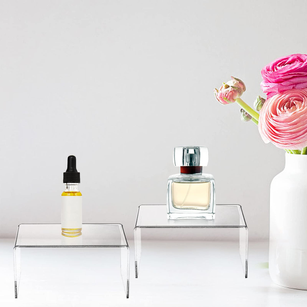 Hedume buffet items showcased on risers maximize visibility