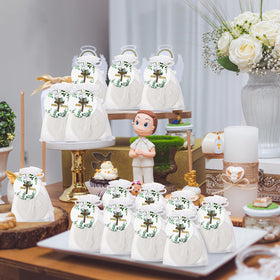 Heigble guest favors display ready for table presentation.