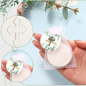 Heigble organza bags neatly packaging the favors for easy gifting.