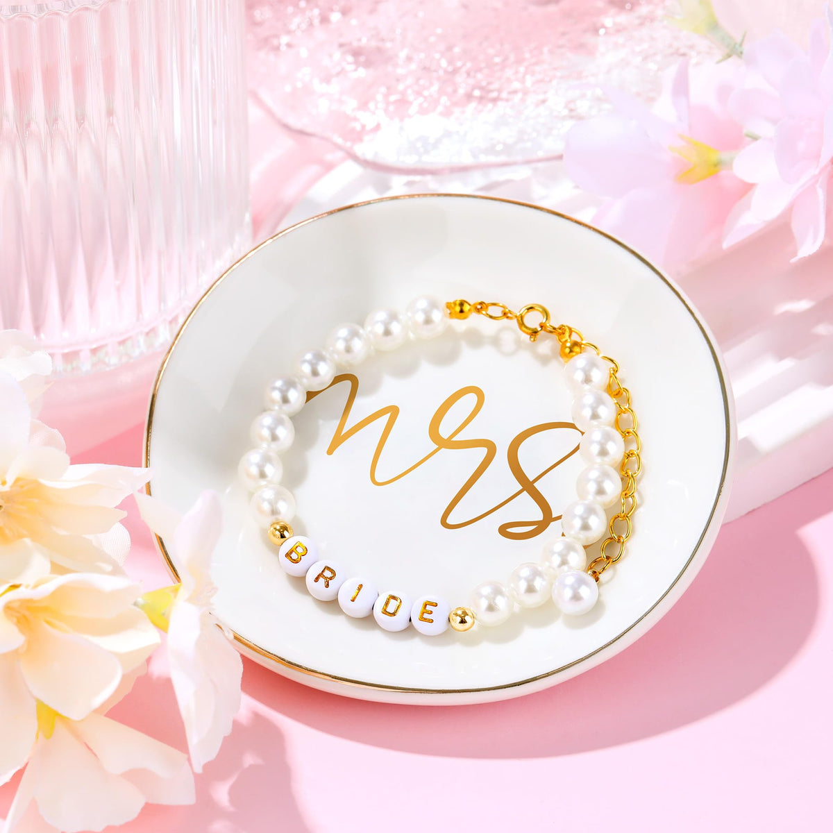 HELORAY wedding candle provides a warm, soothing ambiance for celebratory moments.
