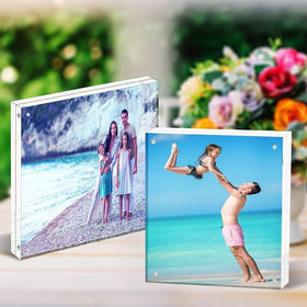 HELPLEX 20mm thick freestanding frame demonstrates sturdy desktop display.