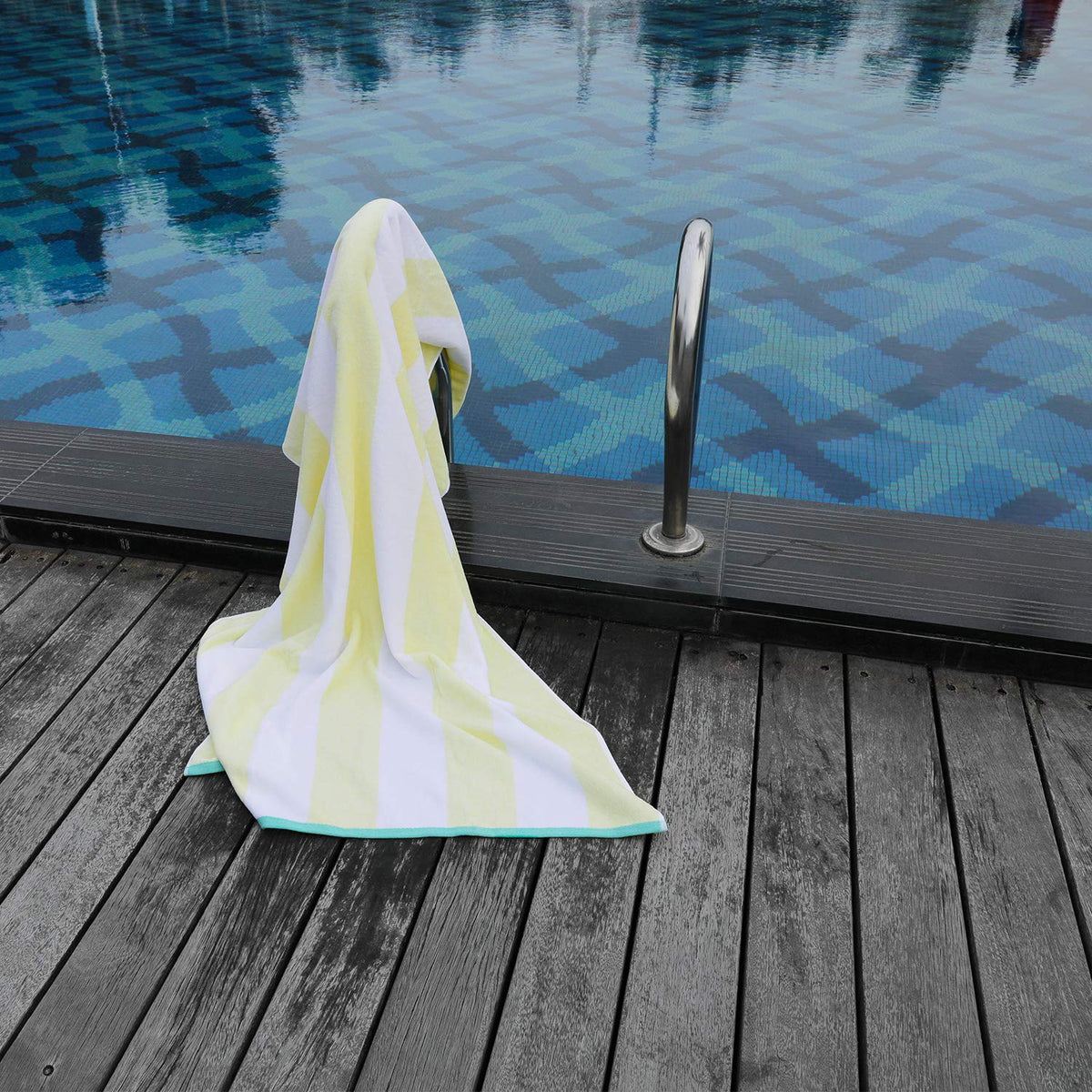 HENBAY double-stitched edges enhance durability during frequent washing