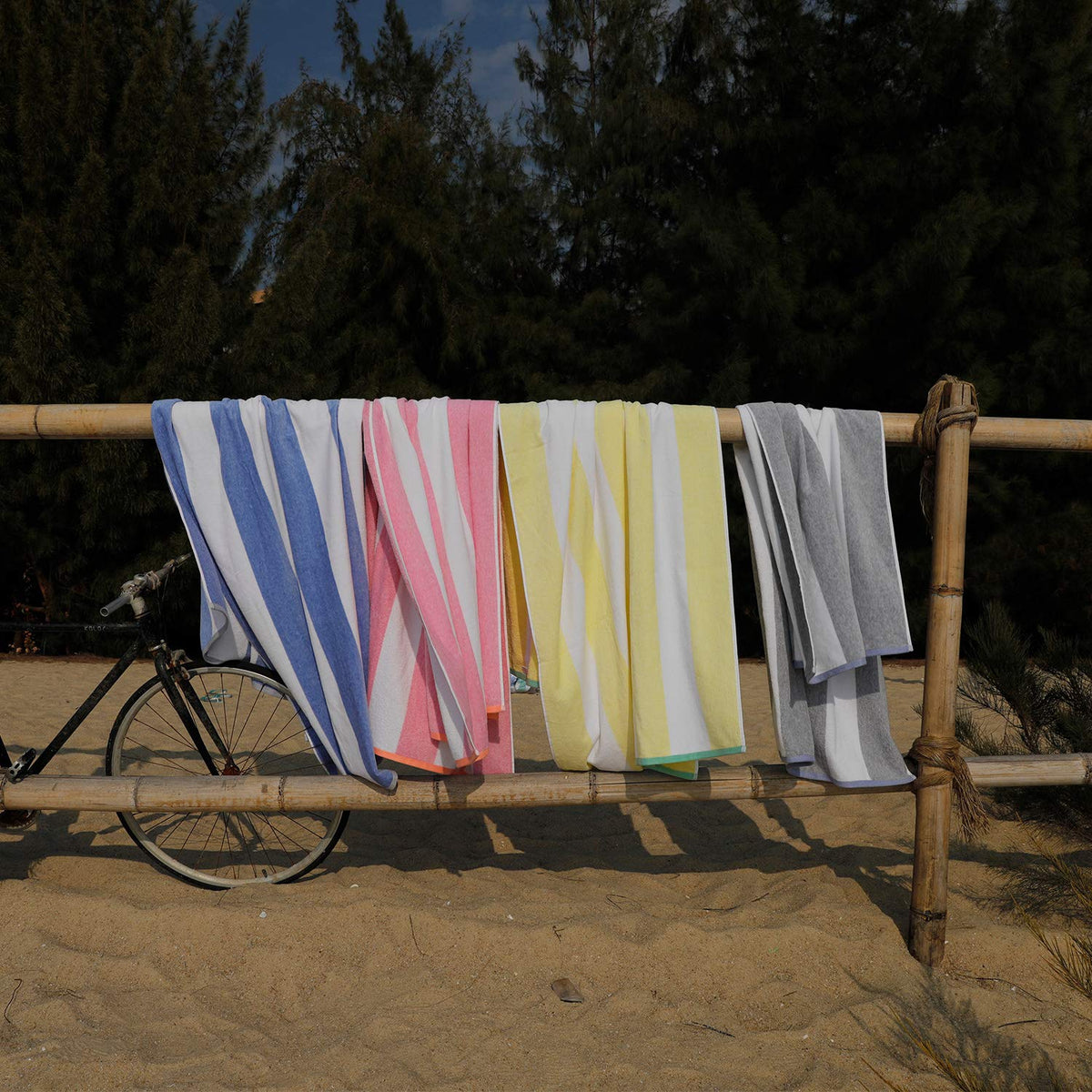 HENBAY towel edge with double stitching for lasting durability.