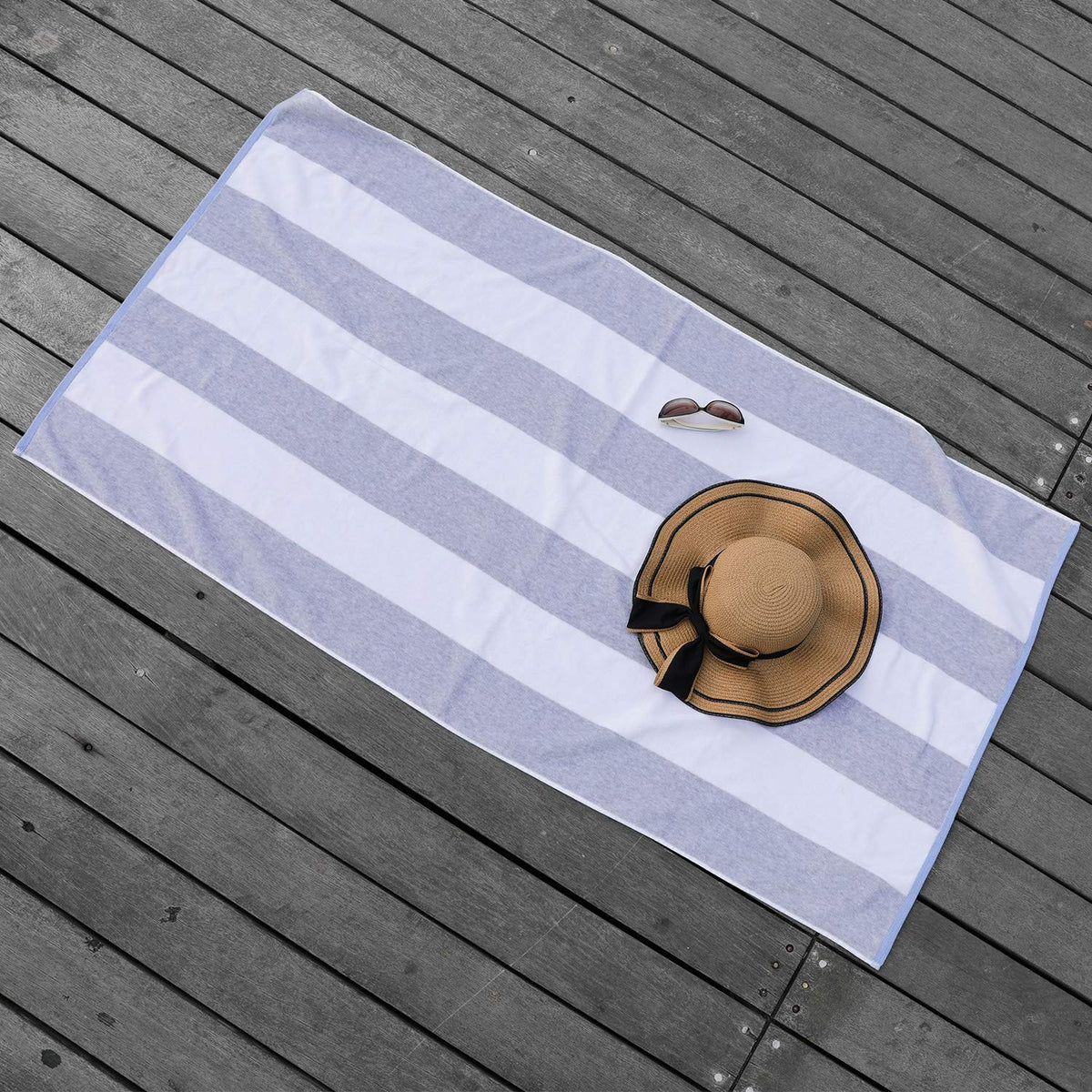 HENBAY gray-striped towel with colorfast dye stays vibrant wash after wash.