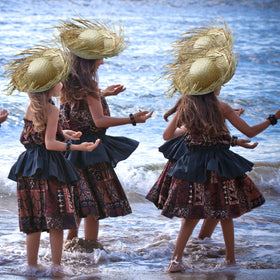 Hercicy Luau hat with leis, ideal for poolside celebrations.