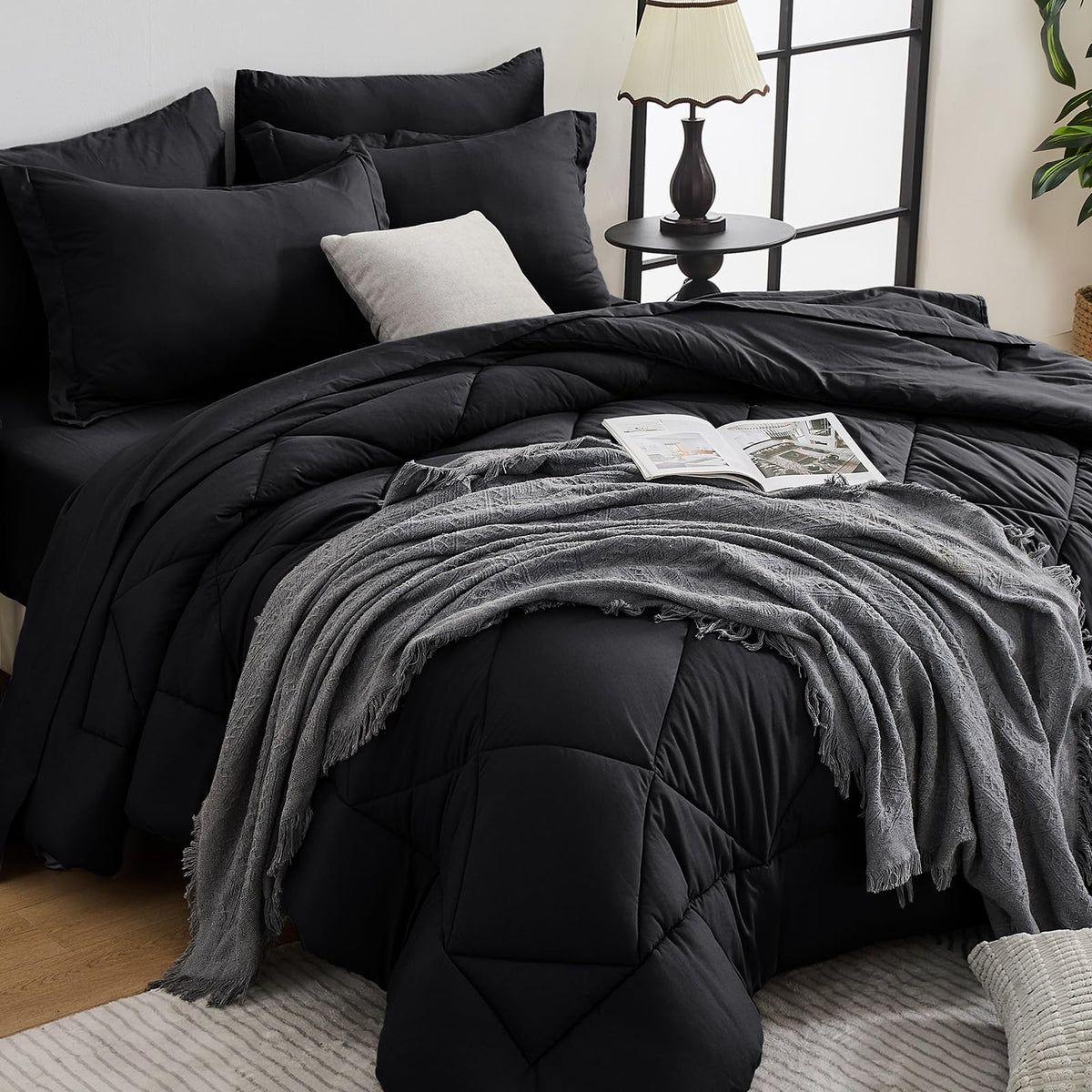 HEVUMYI Black Queen Comforter: ultra-soft microfiber for year-round comfort.