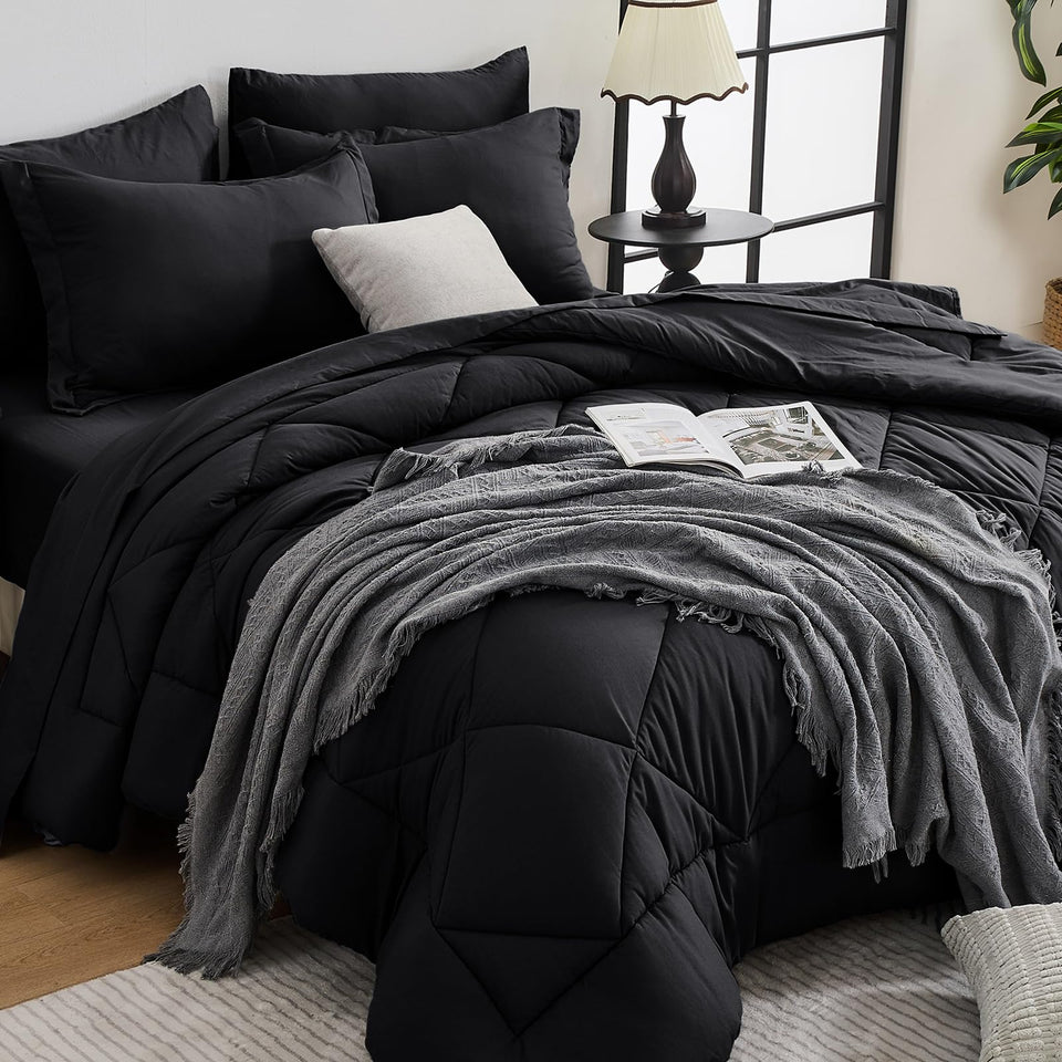 HEVUMYI Black Queen Comforter: ultra-soft microfiber for year-round comfort.