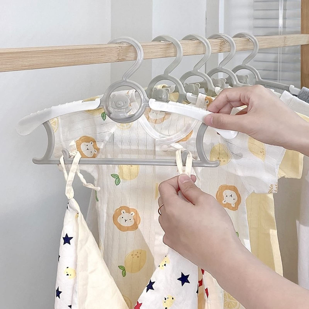 HGYZE versatile hanger set helps prep outfits for daily routines