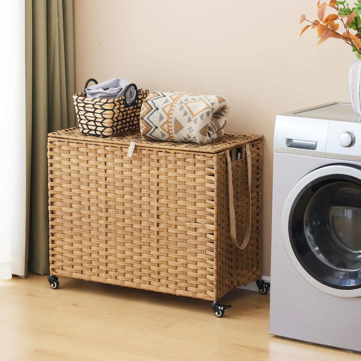 Hiagnete 3-section sorter shows side pocket for quick reach and organization.