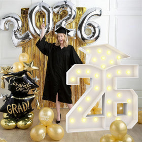 HILAVO graduation cap with numbers creates a sturdy focal point