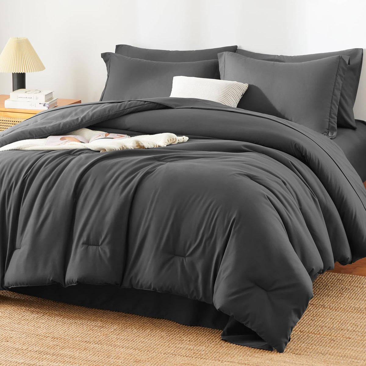 HIMEET full-size comforter set in vacuum packaging for easy storage