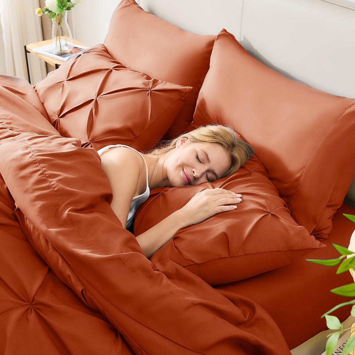 HIMEET Pintuck Bed in a Bag pinch-pleat detail for elegant bedding