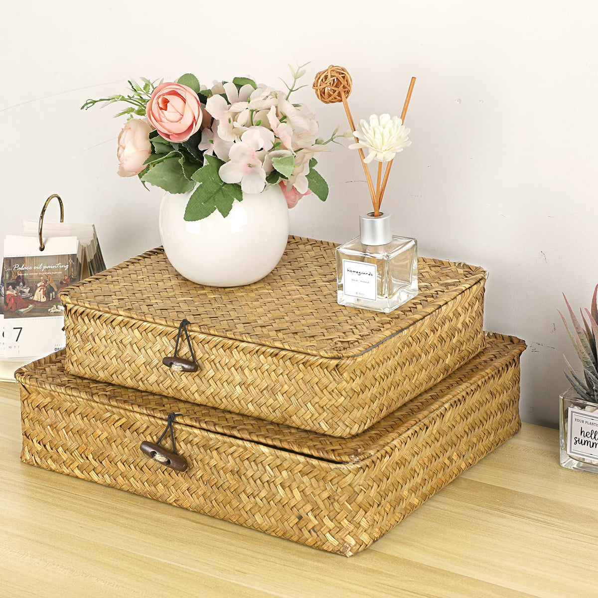 Hipiwe small flat-woven seagrass basket with lid for compact spaces