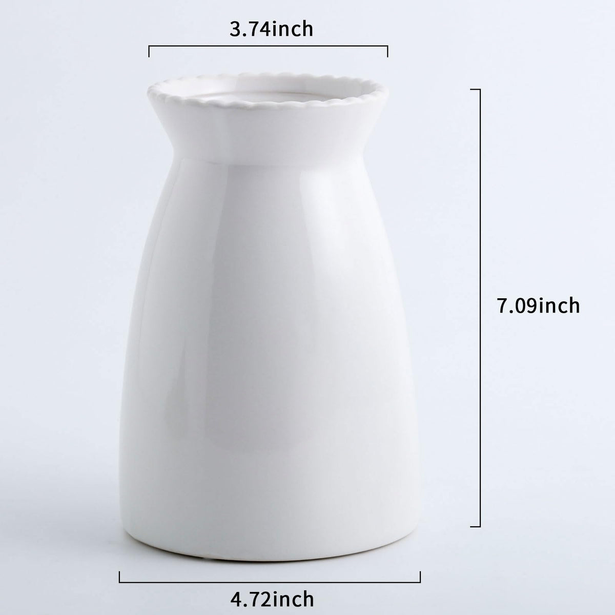 hjn white vase with pampas grass adds vertical texture to decor.