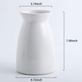 hjn white vase with pampas grass adds vertical texture to decor.